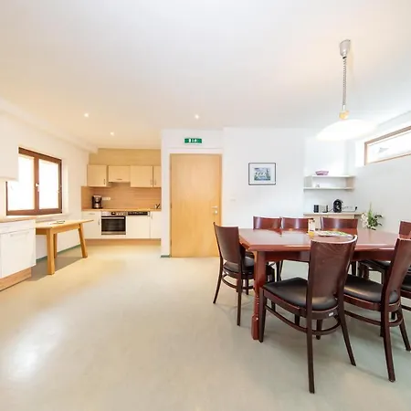 公寓 豪斯维罗妮卡酒店 *